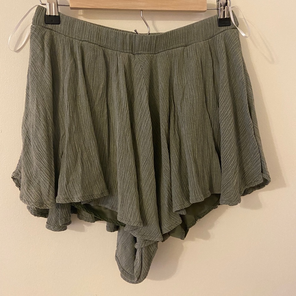 Material Girls Boutique flowy shorts